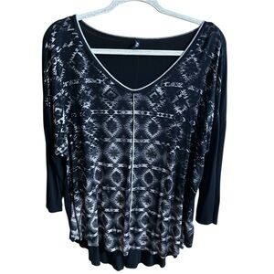 Edista Women’s Black and Gray Patterned Blouse with Split Black Hem